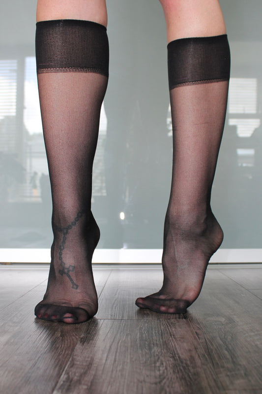SHEER KNEE HIGH SOCKS